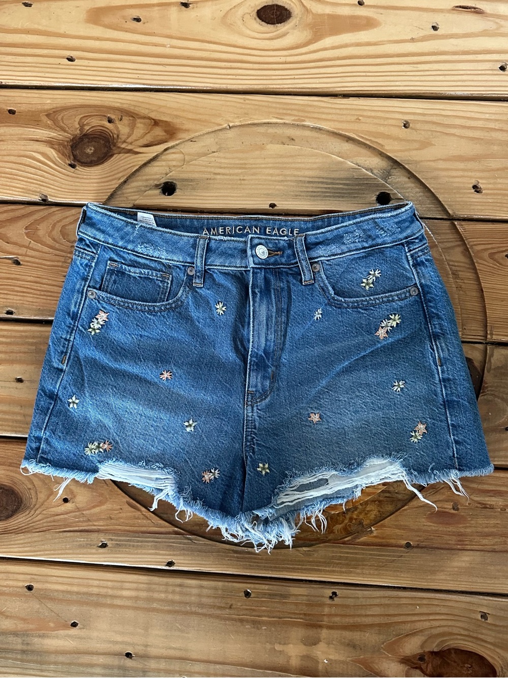 AMERICAN EAGLE MOM SHORTS